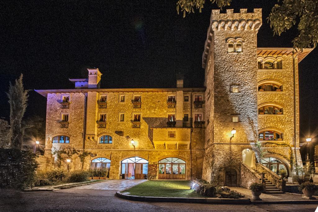 Le Gole Ristorante & Resort 첼라노 외부 사진