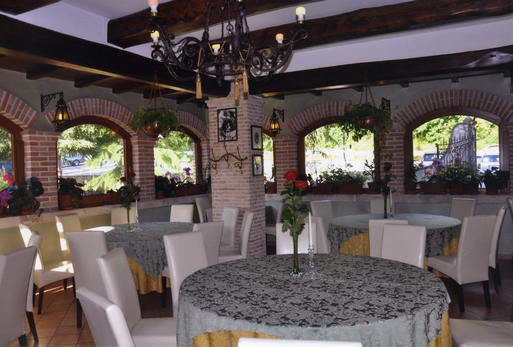 Le Gole Ristorante & Resort 첼라노 외부 사진